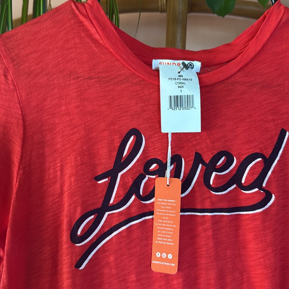 Sundry Red Short Sleeve Tee Loved Graphic Small NWT - Picture 5 of 6